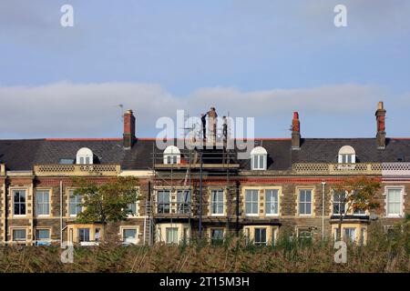 Two men on scaffolding working on a chimney, Windsor Esplanade, Cardiff Bay, South Wales. Taken October 2023. Stock Photo