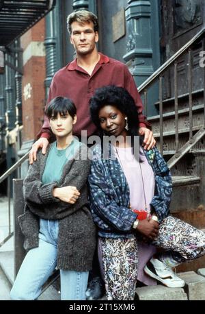 GHOST 1990 Paramount Pictures film with  Patrick Swayze, Demi Moore (at left) and Whoopi Goldberg Stock Photo