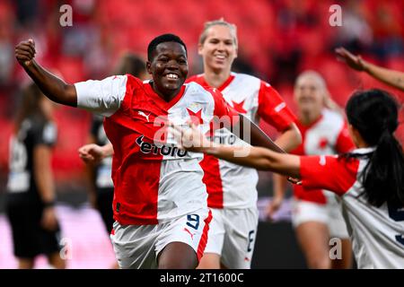 Marjolen Wafula Nekesa (right) and Michaela Khyrova of Slavia celebrate  goal during the final round