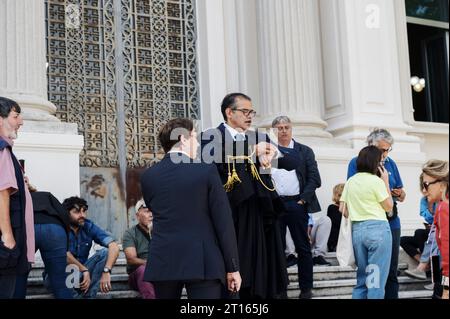 Reggio Calabria, Catanzaro, Italy. 11th Oct, 2023. Lawyer Andrea Daqua seen outside the Court. The Court of Appeal of Reggio Calabria, guided by magistrate Elisabetta Palumbo, sentenced the former pro-migrant mayor Domenico Lucano to 1 year and six months of reclusion, with suspended pena. In October 2021, Lucano was sentenced by the Court of Locri to 13 years and two months of reclusion, for fraud and mismanagement of funds for migrants. (Credit Image: © Valeria Ferraro/ZUMA Press Wire) EDITORIAL USAGE ONLY! Not for Commercial USAGE! Stock Photo