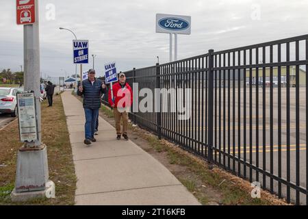 Wayne, Michigan, USA. 11th Oct, 2023. Members of the United Auto Workers picket Ford's Michigan Assembly Plant as their strike against Ford, Stellantis, and General Motors ends its first month. Credit: Jim West/Alamy Live News Stock Photo