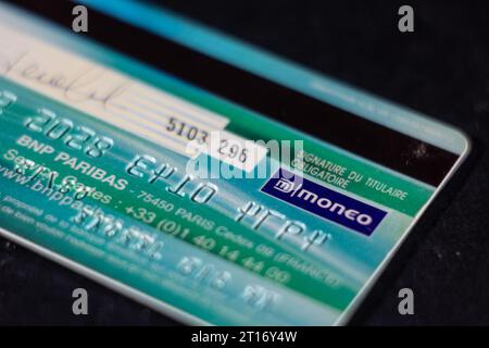picture of an old french banking card with the logo of moneo moneo sometimes branded as mono is an electronic purse system available on french ban 2t16y4w