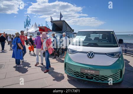 Volkswagen Fahrzeug Ausstellung, Van, ID.BUZZ, Strandpromenade, Multivan Summer Opening Windsurf Cup 2023, Westerland, Sylt, Schleswig-Holstein, Deuts Stock Photo