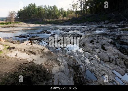 View of the The Ottauquechee River, at the end of the Quechee Gorge, in the Quechee State Park, Vermont, USA Stock Photo