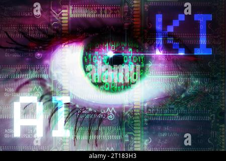 FOTOMONTAGE, Auge einer Frau mit Binärcode und den Schriftzügen AI und KI, Symbolfoto künstliche Intelligenz Stock Photo