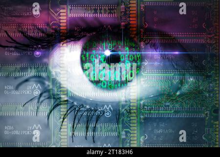 FOTOMONTAGE, Auge einer Frau mit Binärcode, Symbolfoto künstliche Intelligenz Stock Photo