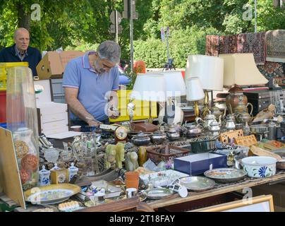 Flohmarkt, Rathaus Schöneberg, John-F.-Kennedy-Platz, Schöneberg, Tempelhof-Schöneberg, Berlin, Deutschland Stock Photo