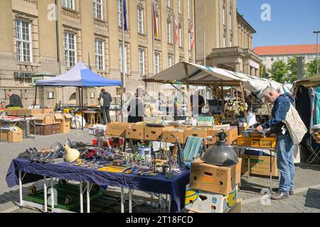 Flohmarkt, Rathaus Schöneberg, John-F.-Kennedy-Platz, Schöneberg, Tempelhof-Schöneberg, Berlin, Deutschland Stock Photo