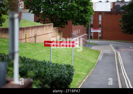 Red Emergency department sign at RD&E Exeter Hospital Stock Photo