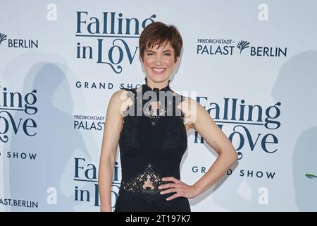 Isabell Horn - Weltpremiere der Grand Show FALLING IN LOVE im Friedrichstadt-Palast Berlin am 11.10.2023. Premiere - Grand Show FALLING IN LOVE *** Isabell Horn World premiere of the Grand Show FALLING IN LOVE at Friedrichstadt Palast Berlin on 11 10 2023 Premiere Grand Show FALLING IN LOVE Credit: Imago/Alamy Live News Stock Photo