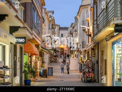 Menschen, Einkaufen, Geschäfte, Carrer d'Antoni Blanes Joan, Arta, Mallorca, Spanien Stock Photo