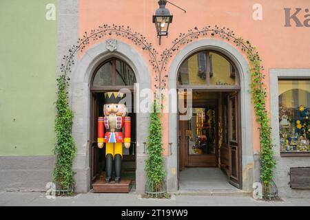 Nussknacker, Käthe Wohlfahrt Weihnachtshaus, Rothenburg ob der Tauber, Bayern, Deutschland Stock Photo