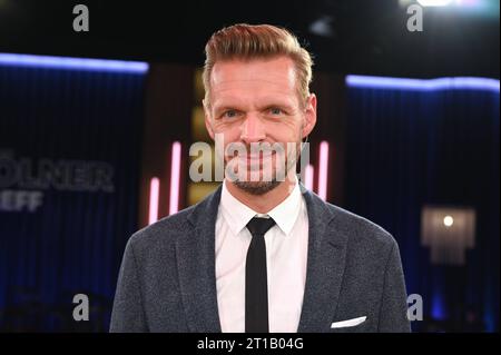 Kabarettist und Autor Florian Schroeder zu Gast in der WDR Talkshow Kölner Treff *** Cabaret artist and author Florian Schroeder as a guest on the WDR talk show Kölner Treff Credit: Imago/Alamy Live News Stock Photo