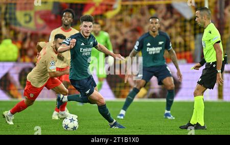 Declan Rice (41) of Arsenal and Italian referee Marco Guida pictured during the Uefa Champions League matchday 2 game in group B in the 2023-2024 season between Racing Club de Lens and Arsenal FC on October 3 , 2023 in Lens, France. (Photo by David Catry / Sportpix ) Stock Photo