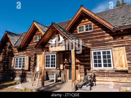 Skoki Ski Lodge Wood Log Cabin Facade Building Exterior. National Historic Site of Canada Side View Banff National Park Rocky Mountains Wilderness Stock Photo