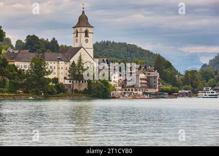 St. wolfgang im salzkammergut village, mountains and lake. Austria, Europe Stock Photo