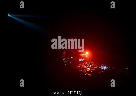 Berlin, Germany. 07th Oct, 2023. A DJane spins at the club Re:mise. Credit: Fabian Sommer/dpa/Alamy Live News Stock Photo