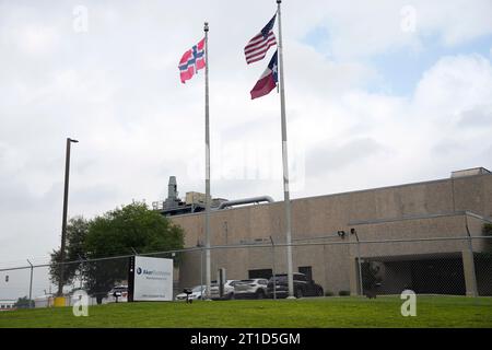 https://l450v.alamy.com/450v/2t1d5gm/the-flags-of-norway-the-united-states-and-texas-fly-in-front-of-aker-biomarine-facilities-in-houston-on-wednesday-april-26-2023-the-norwegian-company-is-responsible-for-about-70-of-the-global-krill-catch-by-volume-its-also-driving-innovation-having-recently-introduced-continuous-fishing-with-long-cylindrical-nets-attached-to-vacuums-that-have-the-capacity-to-suck-up-1200-metric-tons-of-krill-per-day-although-the-company-says-its-most-advanced-ship-currently-averages-about-500-metric-tons-per-day-the-equivalent-daily-diet-for-about-150-humpback-whales-ap-photodavid-j-phillip-2t1d5gm.jpg