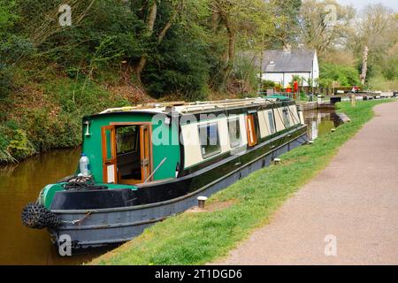 Canalboat moored at Brynich Lock on Monmouthshire and Brecon Canal in Brecon Beacons National Park. Brecon (Aberhonddu), Powys, Wales, UK, Britain Stock Photo