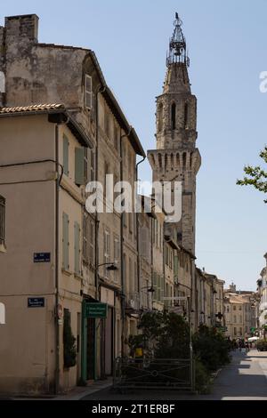 Street scene, looking towards the tower of Clocher des Augustins, Avignon, Provence, France Stock Photo