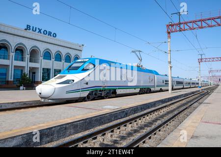 BUKHARA, UZBEKISTAN - SEPTEMBER 11, 2022: High-speed electric train 'Afrosiyob' at Bukhara station. Uzbekistan Stock Photo