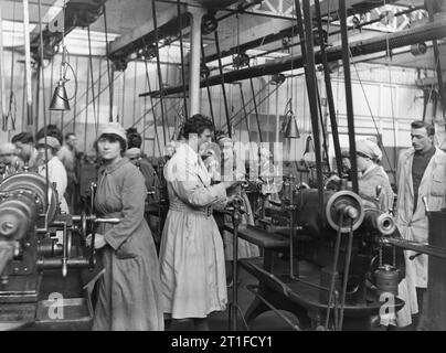 Olive Edis; Iwm Photographer of the Women's Services in France 1919 Engine Repair Shops, R.A.F. The Q.M.A.A.C. working in Machine shop. Pont de l'Arche. Stock Photo