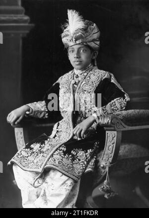 . The Nawab of Bahawalpur, aged 11, in 1915. In 1917, the Nawab donated £5,000 to the Punjab Aeroplane Fund, raised in the province for the purpose of providing aeroplanes for the British Army. Sadeq Mohammad Khan was born at Derawar in 1904 and became Nawab of Bahawalpur on the death of his father three years later. A Council of Regency, with Sir Rahim Bakhsh as its President, ruled on his behalf until 1924. The Nawab served as an officer with the Indian Army, fighting in the Third Anglo-Afghan War (1919) and commanding forces in the Middle East during the Second World War. In August 1947, th Stock Photo
