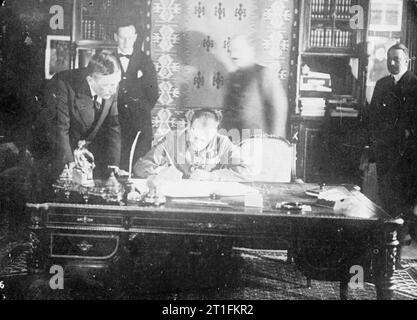 Geiser Theodore (mons) Collection Count Czernin, Austrian Foreign Minister, signing the Treaty of Peace with Russia in Brest-Litovsk, 3rd March 1918. Stock Photo