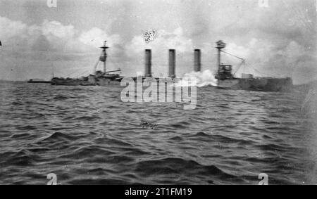 HMS Thistle, 1st Class Gunboat at the China Station 1910 - 1912 Heavy swell bursting on the wreck of HMS BEDFORD. This made salvage work very difficult. Stock Photo