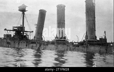 HMS Thistle, 1st Class Gunboat at the China Station 1910 - 1912 HMS BEDFORD after being wrecked 1910. Stock Photo