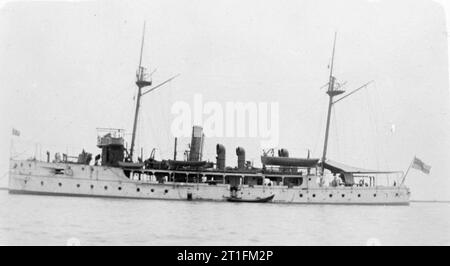 HMS Thistle, 1st Class Gunboat at the China Station 1910 - 1912 HMS THISTLE before the fitting of wireless. Stock Photo