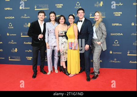 Leipzig - Zahlreiche Stars besuchen die 29. Goldene Henne 2023 13.10.2023 ab 18 Uhr Leipzig, Media City Fotograf: EHL Media/Erik-Holm Langhof im Bild: Lion Wasczyk, Isabella Krieger, Milena Straube, Sanam Afrashteh, Philipp Danne und Mirka Pigulla In aller Freundschaft - Die jungen Ärzte Am Freitagabend findet die Verleihung Goldene Henne 2023, gemeinsam veranstaltet von SuperIllu und MDR-Fernsehen, wieder in Leipzig statt. Deutschlands größter Publikumspreis wird bereits zum 29. Mal vergeben. Dazu eingeladen sind zahlreiche regionale, nationale und internationale Stars. Die Preisverleihung fi Stock Photo