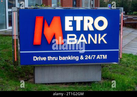 Slough, UK. 13th October, 2023. A Metro Drive Thru bank in Slough, Berkshire. High Street bank chain, Metro Bank, have been given a £600m debt refinancing package and also raised an emergency cash injection including a £325m equity investment from shareholder Spaldy Investments, led by Colombian billionaire Jaime Gilinski Bacal. Credit: Maureen McLean/Alamy Live News Stock Photo