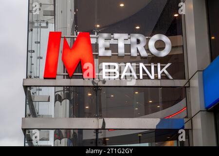 Slough, UK. 13th October, 2023. A Metro Drive Thru bank in Slough, Berkshire. High Street bank chain, Metro Bank, have been given a £600m debt refinancing package and also raised an emergency cash injection including a £325m equity investment from shareholder Spaldy Investments, led by Colombian billionaire Jaime Gilinski Bacal. Credit: Maureen McLean/Alamy Live News Stock Photo