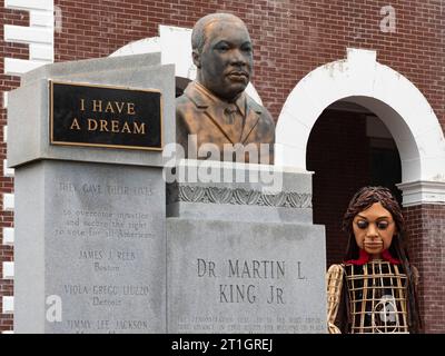 Selma, Alabama, USA. 13th Oct, 2023. Little Amal, the puppet representing a 10-year old Syrian refugee girl, stands in front of Brown Chapel. The church was the launching point for the Selma to Montgomery civil rights marches, led by Dr. Martin Luther King, Jr. (Credit Image: © Sue Dorfman/ZUMA Press Wire) EDITORIAL USAGE ONLY! Not for Commercial USAGE! Stock Photo