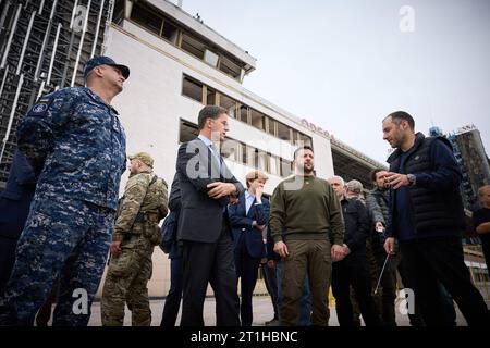 Krieg in der Ukraine. Praesident Wolodymyr Selenskyj trifft den niederlaendischen Ministerpraesidenten Mark RUTTE am 13.10.2023 in Odessa. Working trip of the President of Ukraine to Odesa region and a meeting with the Prime Minister of the Netherlands. Foto:The Presidential Office of Ukraine via SVEN SIMON Fotoagentur GmbH & Co. Pressefoto KG Prinzess-Luise-Str. 41 45479 M u e l h e i m/R u h r Tel. 0208/9413250 Fax. 0208/9413260 GLS Bank BLZ 430 609 67 Kto. 4030 025 100 IBAN DE75 4306 0967 4030 0251 00 BIC GENODEM1GLS www.svensimon.net *** War in Ukraine President Volodymyr Selenskyj meets Stock Photo