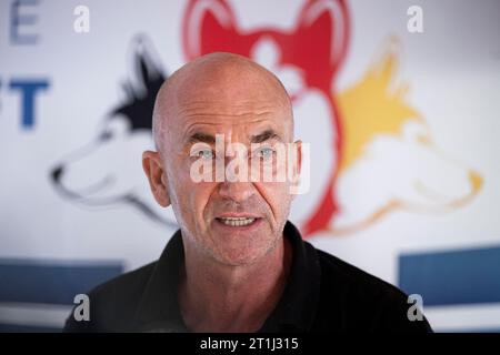 Drei Gleichen, Germany. 14th Oct, 2023. Arno Steichler, president of the World Sleddog Association, speaks at the press conference for the WSA Dryland World Championships, December 8-12, 2023, at the 'Drei Gleichen' golf course in Mühlberg. Thuringia is the second time host for the competition, which will be held without snow. Credit: Jacob Schröter/dpa/Alamy Live News Stock Photo