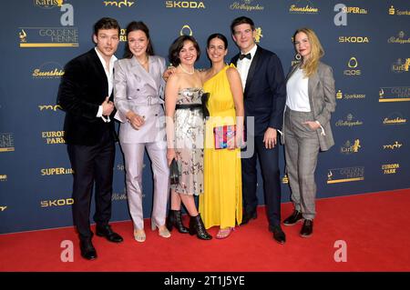 Lion Wasczyk, Isabella Krieger, Milena Straube, Sanam Afrashteh, Philipp Danne und Mirka Pigulla bei der 29. Verleihung der Goldenen Henne 2023 im Studio 3 der Media City des MDR. Leipzig, 13.10.2023 *** Lion Wasczyk, Isabella Krieger, Milena Straube, Sanam Afrashteh, Philipp Danne and Mirka Pigulla at the 29 Golden Hen 2023 Awards in Studio 3 of MDR Leipzigs Media City, 13 10 2023. Foto:xF.xKernx/xFuturexImagex henne 3085 Credit: Imago/Alamy Live News Stock Photo