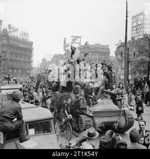 Scenes of jubilation as British troops liberate Brussels, 4 September 1944. Scenes of jubilation as British troops liberate Brussels, 4 September 1944. Civilians ride on a Sherman tank. Stock Photo