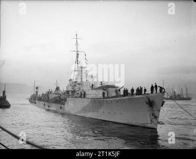 HMS REDOUBT. 14 DECEMBER 1942, GREENOCK. - HMS REDOUBT, Rotheram class ...