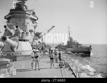 On Board the Battleship HMS Warspite. 3 July 1943, in the Sicilian Narrows, En Route From Gibraltar To Alexandria. HMS WARSPITE oiling the destroyer RAIDER during the passage through the Sicilian Narrows. Stock Photo