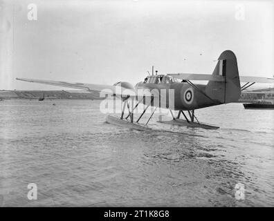 Royal Air Force Coastal Command, 1939-1945. Fokker T-VIIIW, AV961, of No. 320 (Dutch) Squadron RAF based at Pembroke dock, Pembrokeshire, taxiing out into Milford Haven for take-off. Stock Photo