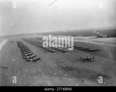 Royal Air Force- Fighter Command, No. 38 (airborne Forces) Group RAF. Operation VARSITY. General Aircraft Hamilcars and Airspeed Horsas, flanked by Handley Page Halifax A Mark VII glider tugs of Nos. 298 and 644 Squadrons RAF, lined up and ready for take-off at Woodbridge, Suffolk. The Woodbridge Emergency Landing Ground was closed on 19 March 1945 for five days as 68 aircraft/glider combinations flew in, 60 of which took part in the operation. Stock Photo