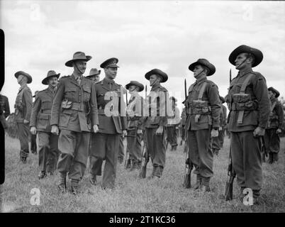 Dominion and Empire Forces in the United Kingdom, 1939-45 King George VI inspecting men of the Australian Imperial Force at Salisbury, 4 July 1940. Stock Photo