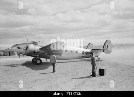 British Overseas Airways Corporation and Qantas, 1940-1945. Lockheed 18 Lodestar, G-AGIL'Lake Nyasa', of BOAC taxying at Ankara, Turkey, before taking off on the thrice-weekly service to Cairo. Stock Photo