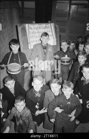 DUTCH CHILD REFUGEES: ARRIVAL IN BRITAIN AT TILBURY, ESSEX, ENGLAND, UK ...