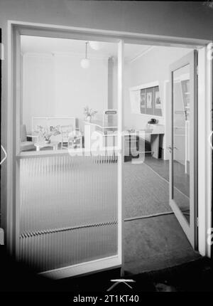 The Resettlement Advice Service of the Ministry of Labour and National Service View from the entrance into the reception area of the Resettlement Advice Service office in Cambridge. Stock Photo