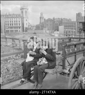 Van Girl- Horse and Cart Deliveries For the London, Midland and Scottish Railway, London, England, 1943. Stock Photo