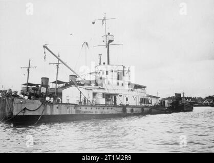 Hms Insect Gunboat British Insect class gunboat HMS Mantis Stock Photo - Alamy