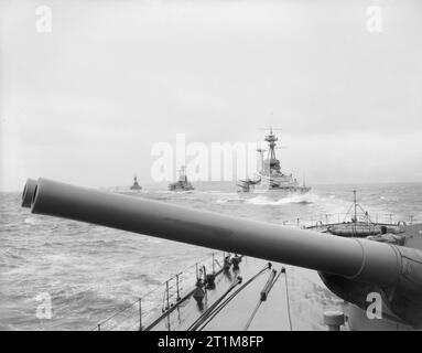 The Royal Navy during the First World War British battleships HMS Revenge, HMS Resolution and HMS Royal Sovereign of the 1st Battle Squadron at sea. Stock Photo